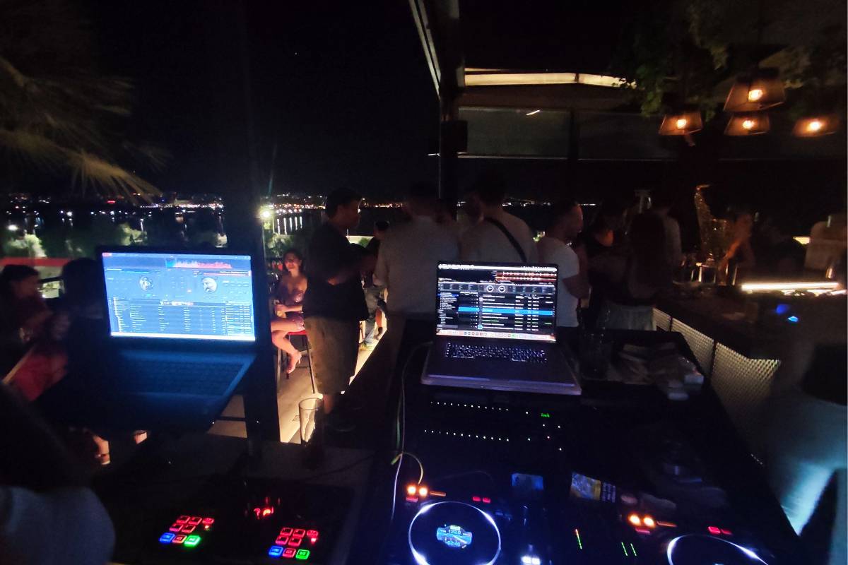 Δεξίωση γάμου στο rooftop του Katafygio Μικρολίμανο